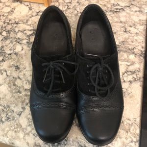 Clark’s lace up front ankle shoe